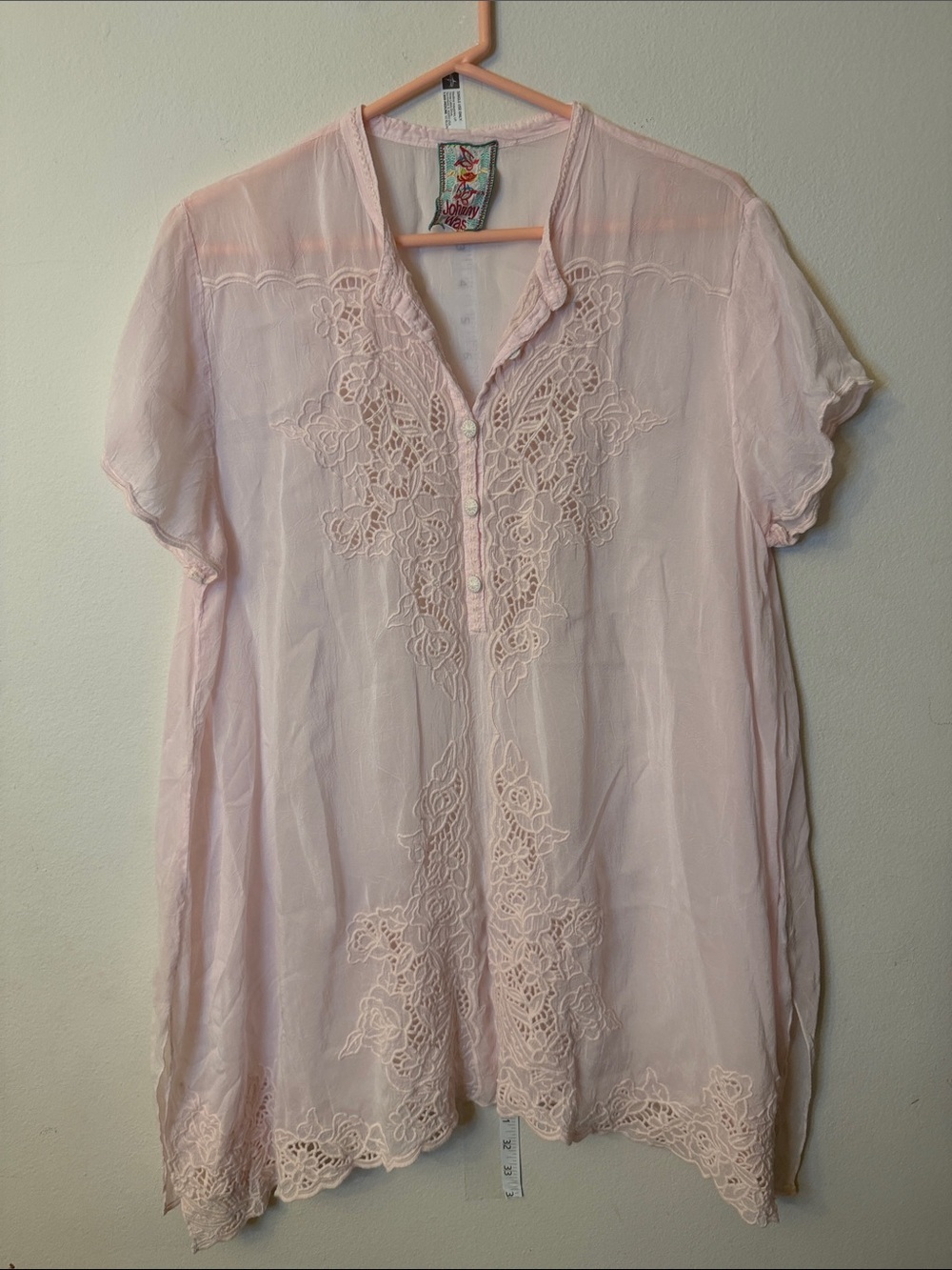 Johnny Was Light Blush Embroidered Button-Front Tunic
Pit to pit 21” length 30”